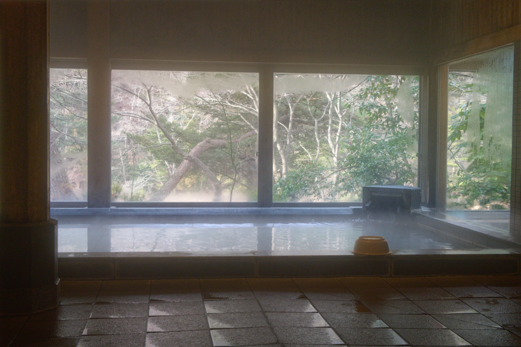 The men's hot spring area at Matsuya Hotel in Kinugawa Hot Springs.
#japan #photography #travel #photo #kirt #cathey #tokyodotphoto #nikon #street #nature #culture